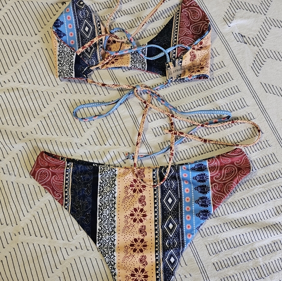 Zaful bikini set. M top L bottom. - Picture 2 of 2